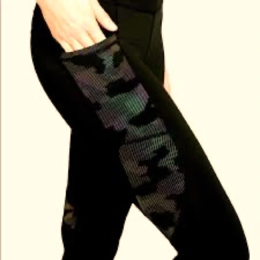 Zyia Black Camo Reflective Brilliant Hi-Rise 20” Capri size 2 - Picture 3 of 4